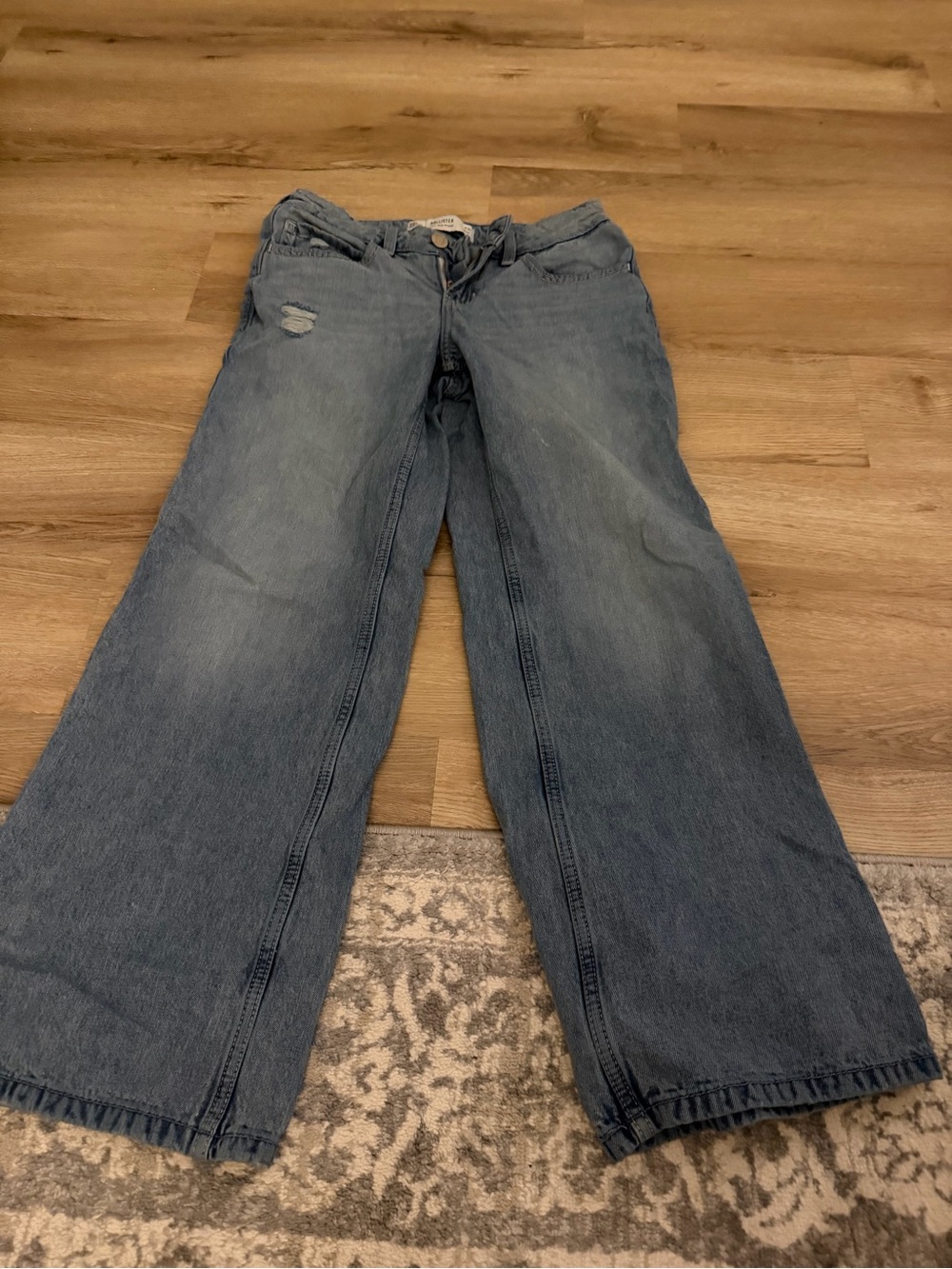 Hollister Women's Wide-Leg Jeans in Medium Blue Wash